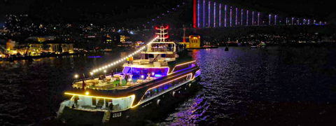 Exklusive Mega-Yacht-Tour durch Istanbul mit 3-Gänge-Menü & 25% Rabatt!