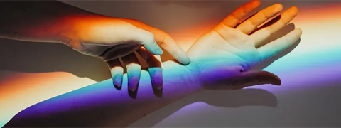 Queere Bücher & eBooks im Pride Month: Bis zu 50% Rabatt bei Hugendubel!